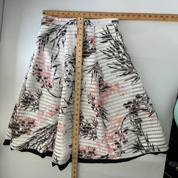 Le Chateau VINTAGE Skirt Womens Sz 6 White Pink Floral A-Line Lined Perforated - Picture 9 of 10